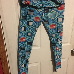 LuLaRoe Tall and Curvy lot of FOUR leggings!